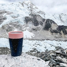 Load image into Gallery viewer, Tasse recyclée blanc & bleu - Circular&Co