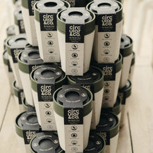 Charger l&#39;image dans la galerie, Tasse recyclée blanc &amp; vert - Circular&amp;Co
