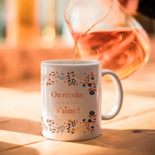 Load image into Gallery viewer, Mug Céramique - On récolte ce que l&#39;on s&#39;aime - 350ml
